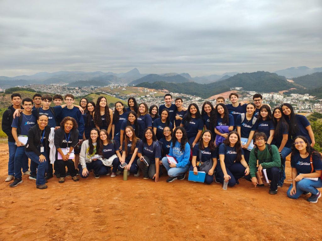Aula de campo da 1ª série do Ensino Médio promove integração entre Geografia, Biologia e Educação Patrimonial