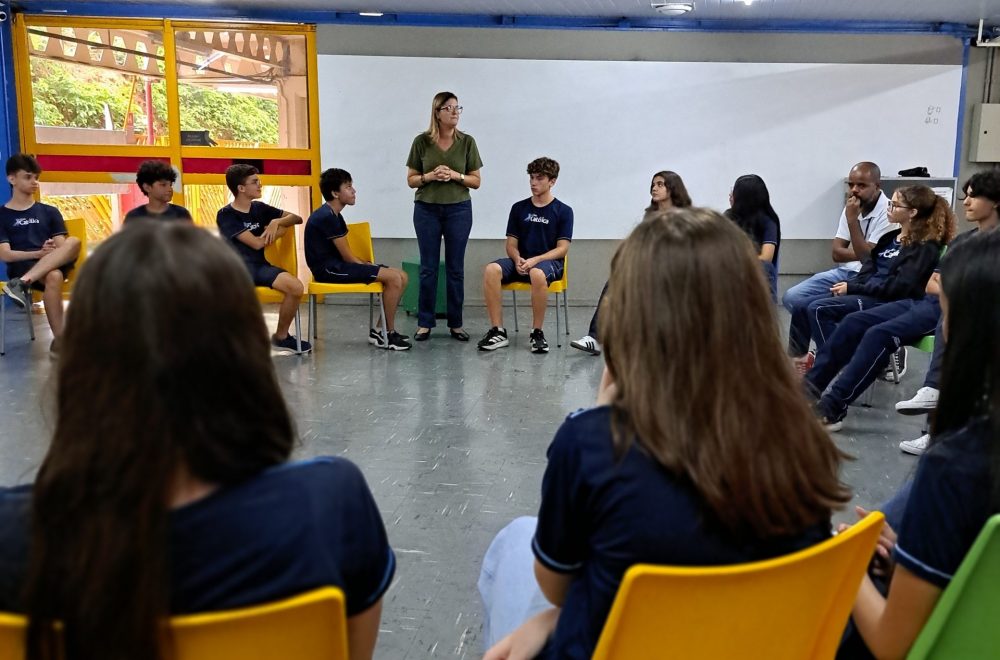 Alunos do 9º ano participam de roda de conversa sobre bullying