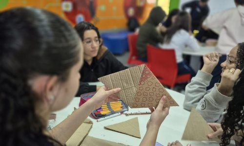 Projeto “De triângulos a polígonos” leva geometria para além do papel