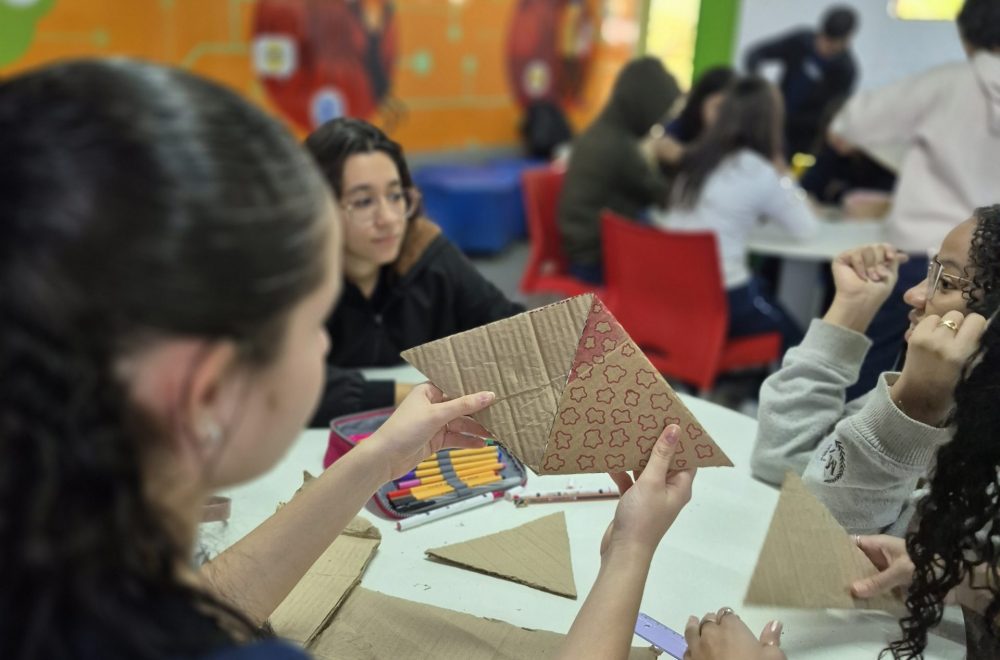 Projeto “De triângulos a polígonos” leva geometria para além do papel